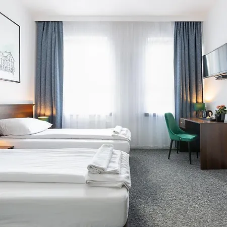 I Restauracja Nad Jeziorem Hotell 2*