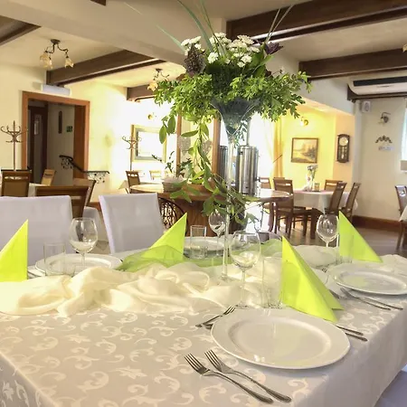 I Restauracja Nad Jeziorem Hotell Człuchów