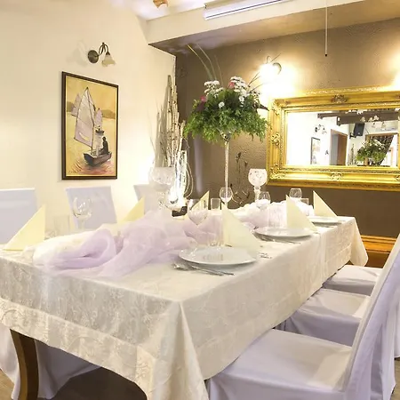 ホテル I Restauracja Nad Jeziorem 2*