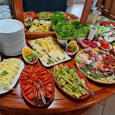 I Restauracja Nad Jeziorem ホテル Człuchów