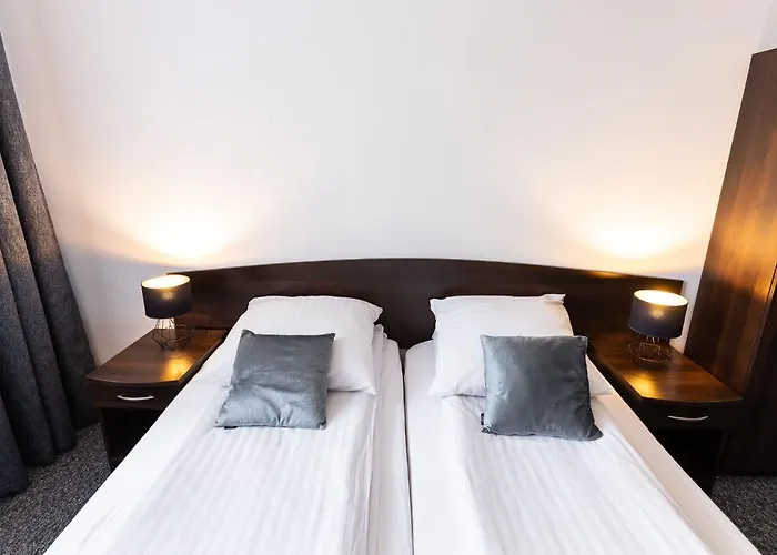 I Restauracja Nad Jeziorem Hotel 2*