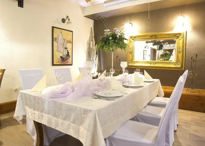 Hotel I Restauracja Nad Jeziorem 2*